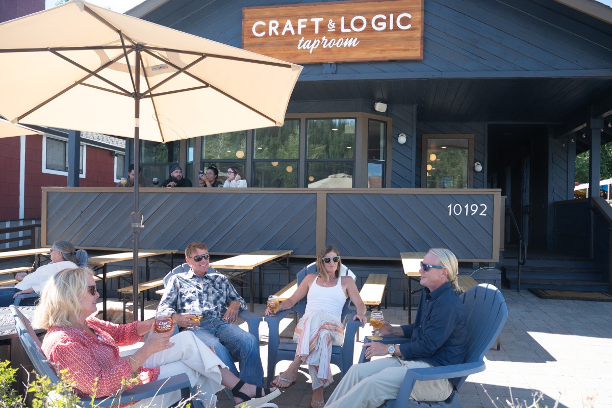 A group of friends sitting outside Craft and Logic Taproom in Downtown Truckee.