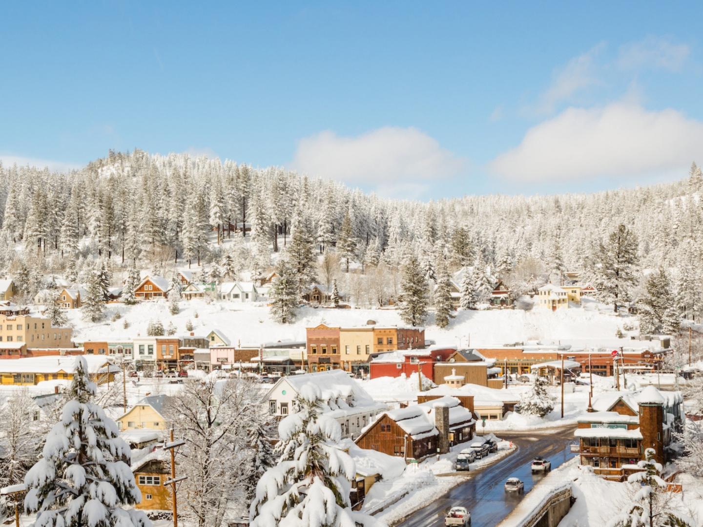 Christmas Dinner, New Year's Eve Specials, & Holiday Dining in Truckee